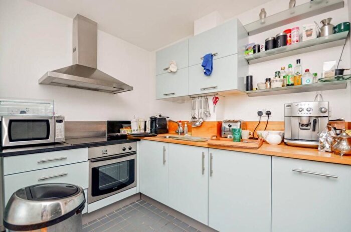 2 Bedroom Flat To Rent In Narrow Street, Limehouse, London, E14