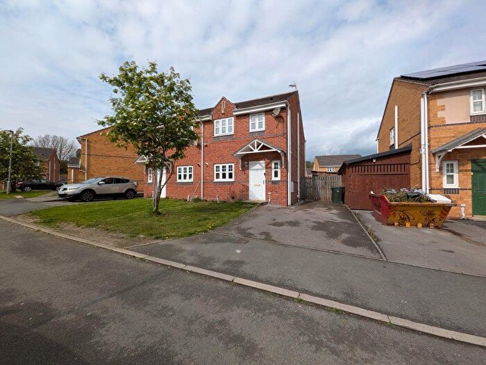 3 Bedroom Semi Detached House For Sale In , Berrydale Close Allerton, Bradford, BD15
