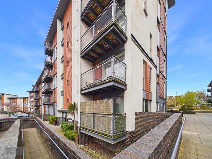 4 Bedroom Duplex For Sale In Three Bridges, Crawley, RH10