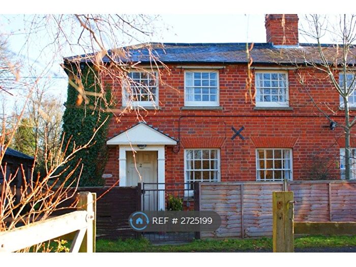 3 Bedroom Semi-detached House To Rent In Bridge Farm Cottages, Arborfield, Reading, RG2