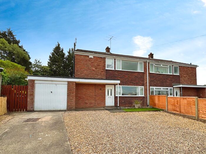 3 Bedroom Semi-Detached House For Sale In Rosemary Crescent, Grantham, NG31