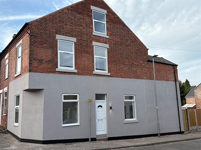 4 Bedroom End Of Terrace House For Sale In Leeming Lane South, Mansfield Woodhouse, Mansfield, NG19
