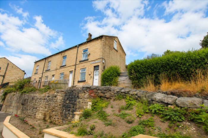 3 Bedroom End Of Terrace House For Sale In Tenterfield Terrace, Todmorden, OL14