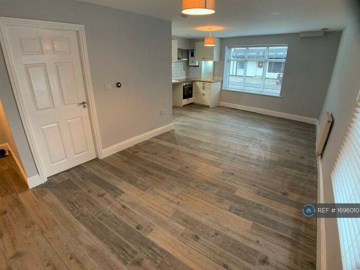 1 Bedroom Flat To Rent In Worsley Road, Eccles, Manchester, M30