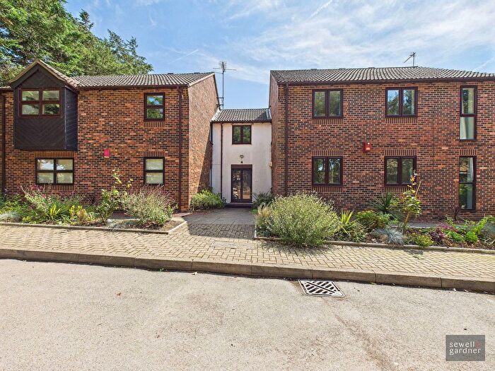 2 Bedroom Flat For Sale In The Willows, Mill End, Rickmansworth, Hertfordshire, WD3