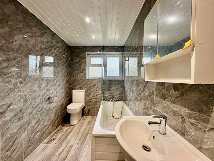 4 Bedroom Semi Detached House To Rent In Addison Road, Brierley Hill, DY5