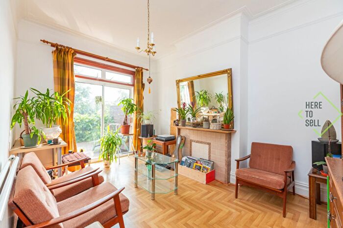 3 Bedroom Terraced House For Sale In Hillside Avenue, London, N11