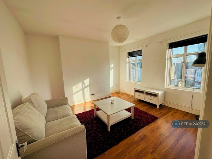 2 Bedroom Flat To Rent In Newnham Road, London, N22
