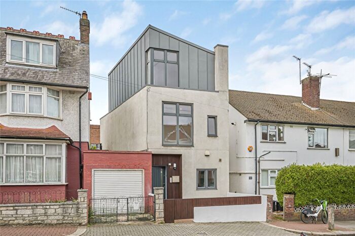 5 Bedroom Detached House To Rent In Lynwood Road, London, SW17