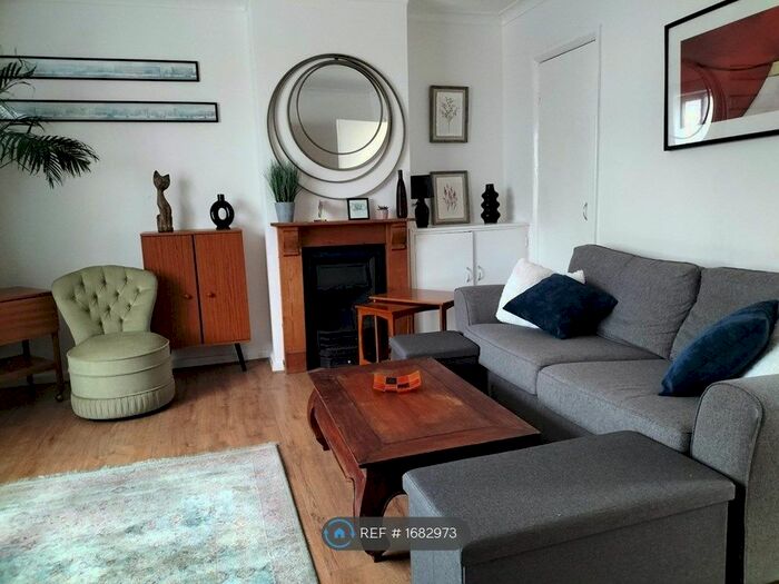 4 Bedroom Semi-Detached House To Rent In Manor Hill, Brighton, BN2