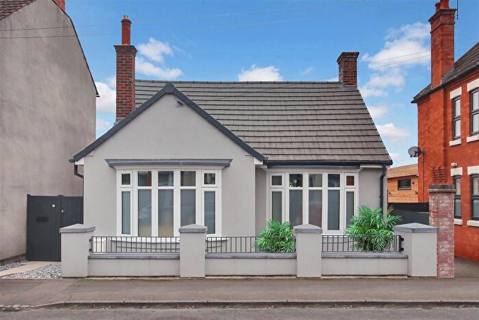 3 Bedroom Detached Bungalow For Sale In Harborough Road, Rushden, NN10