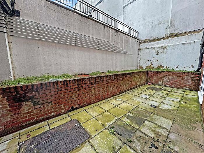 2 Bedroom Flat For Sale In Elm Grove, Southsea, PO5