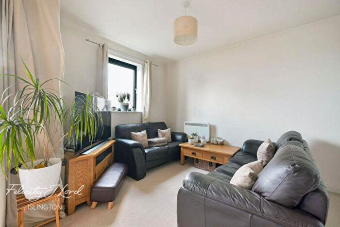 2 Bedroom Flat For Sale In Drayton Park, London, N5