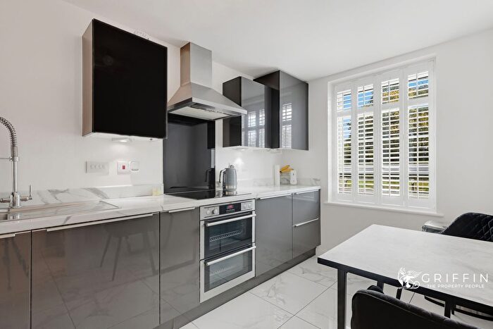 3 Bedroom Semi-Detached House For Sale In Addington Close, Stanford-Le-Hope, SS17