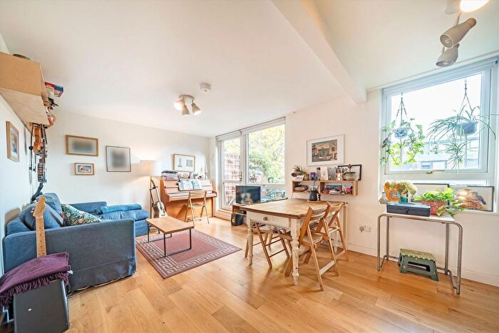 2 Bedroom Flat For Sale In Manaton Close, Peckham, SE15