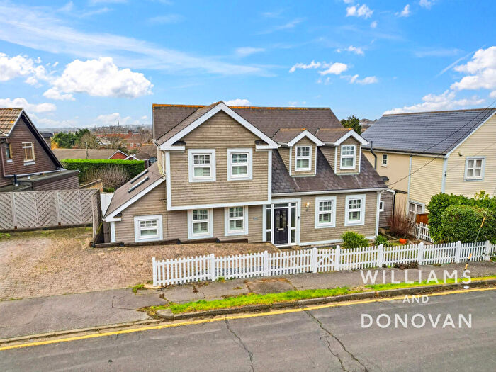 4 Bedroom Detached House For Sale In Crescent Road, South Benfleet, SS7