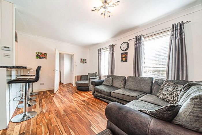 3 Bedroom Terraced House For Sale In Cairnhill Circus, Glasgow, G52