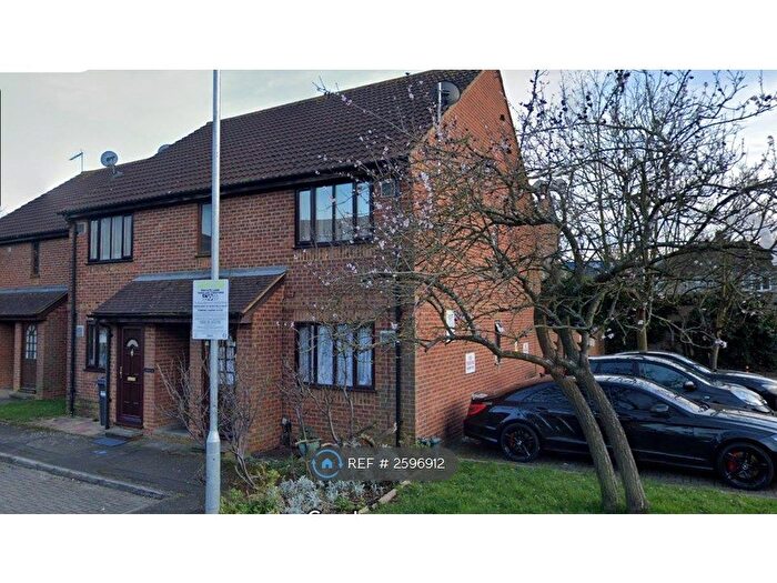1 Bedroom Flat To Rent In Boltons Lane, Harlington, Hayes, UB3