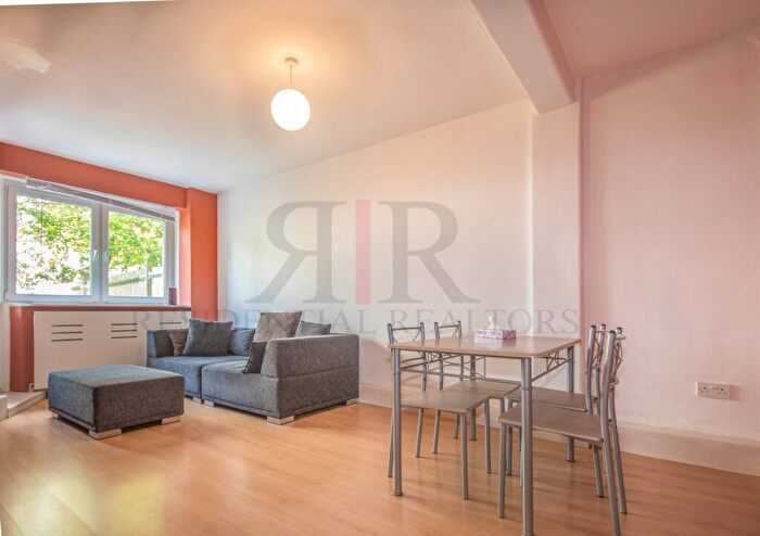 3 Bedroom Maisonette To Rent In Tollgate Road, London, E16