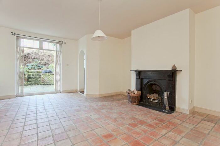 2 Bedroom Apartment To Rent In Highbury New Park, Highbury, N5