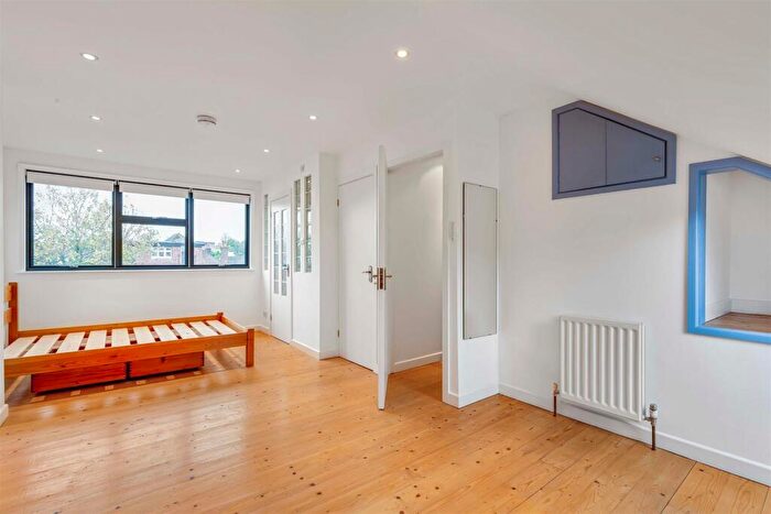 3 Bedroom Terraced House For Sale In Treen Avenue, Barnes, London, SW13