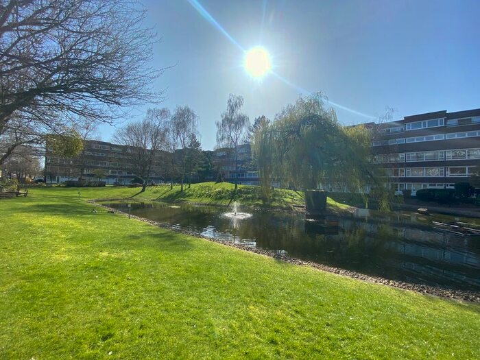 2 Bedroom Flat To Rent In Fair Acres, Bromley, BR2