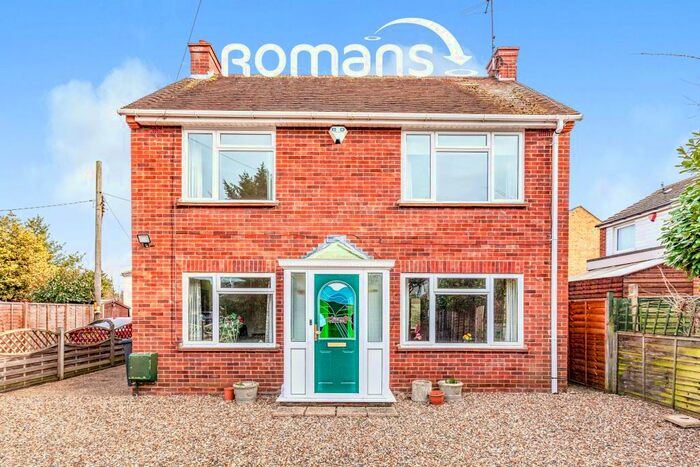 2 Bedroom Detached House To Rent In Roses Lane, SL4