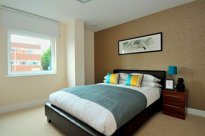 2 Bedroom Flat To Rent In The Green, Southall, UB2