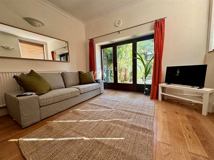 Flat To Rent In Gloucester Row, Bristol, BS8 - Photo 3