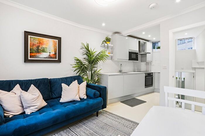 1 Bedroom Flat To Rent In Kensington Church Street, London, W8