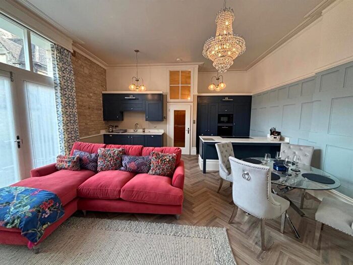 2 Bedroom House To Rent In Quenington Apartment, GL7