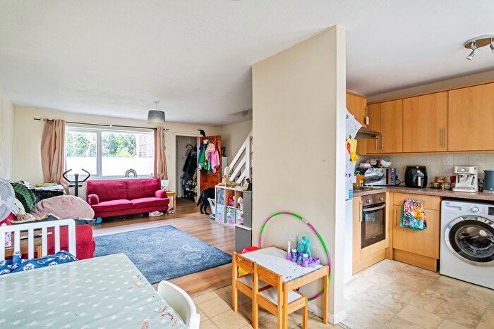 3 Bedroom End Terrace House For Sale In Bramhall Rise, Northampton, Northamptonshire, NN5
