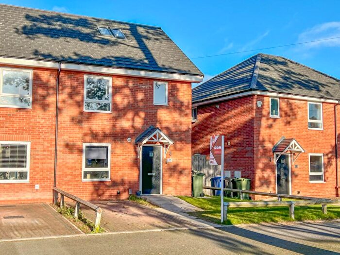 3 Bedroom Semi-Detached House For Sale In The Cedars, Grimsby, DN34