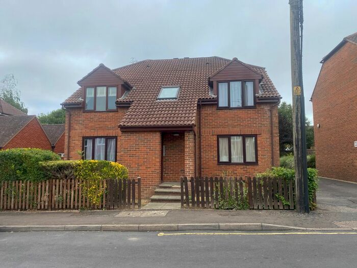 1 Bedroom Flat To Rent In West Street, Burgess Hill, RH15