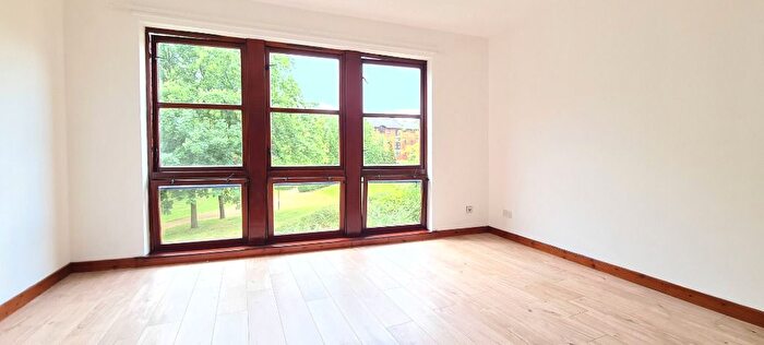 2 Bedroom Flat To Rent In St Ninian Terrace, New Gorbals, Glasgow, G5