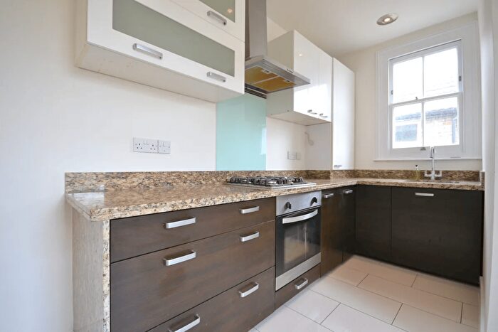 2 Bedroom Flat To Rent In Radbourne Road, Balham, SW12