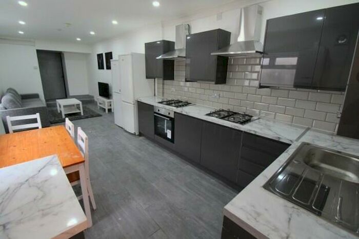 6 Bedroom Terraced House To Rent In Harriet Street Cardiff, CF24