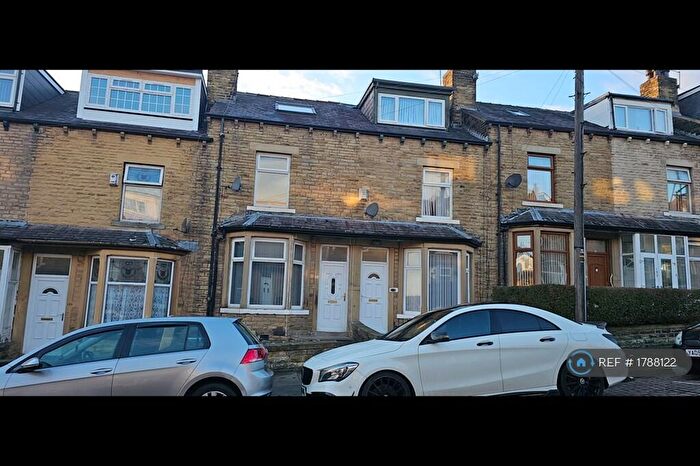 3 Bedroom Terraced House To Rent In Upper Woodlands Road, Bradford, BD8