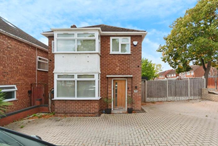 3 Bedroom Detached House For Sale In Elmstead Avenue, Birmingham, B33