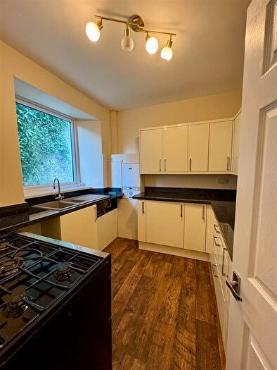 Semi-Detached House To Rent In St. Efrides Road, Torquay, TQ2