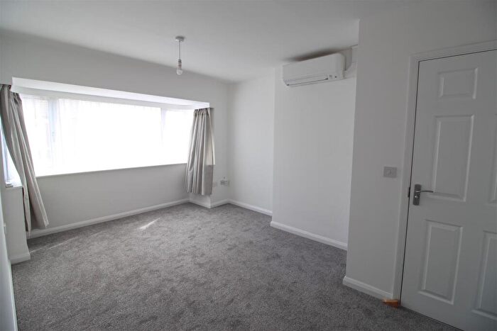 1 Bedroom Apartment To Rent In York Road, Rushden, NN10