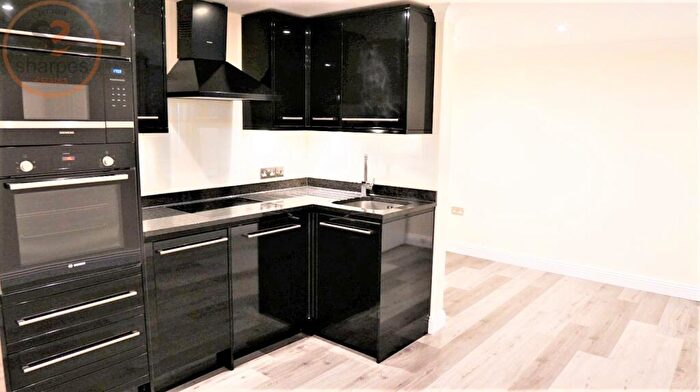 Studio To Rent In Silbury Avenue, Mitcham, London, CR4