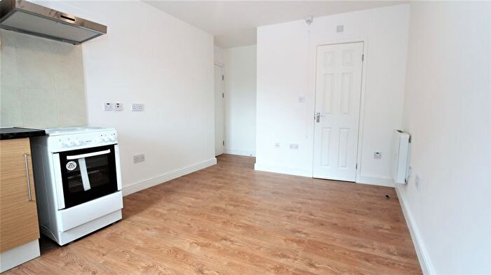 Studio To Rent In Nether Street, London, N12