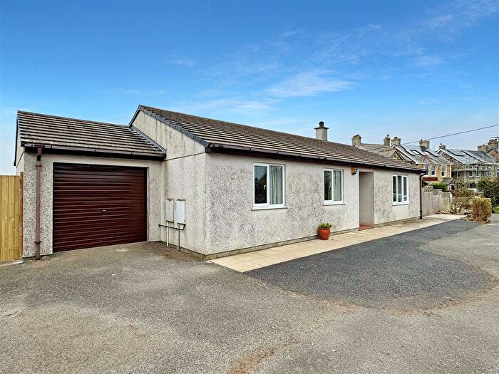 3 Bedroom Detached Bungalow To Rent In Place Parc, Newquay, TR7