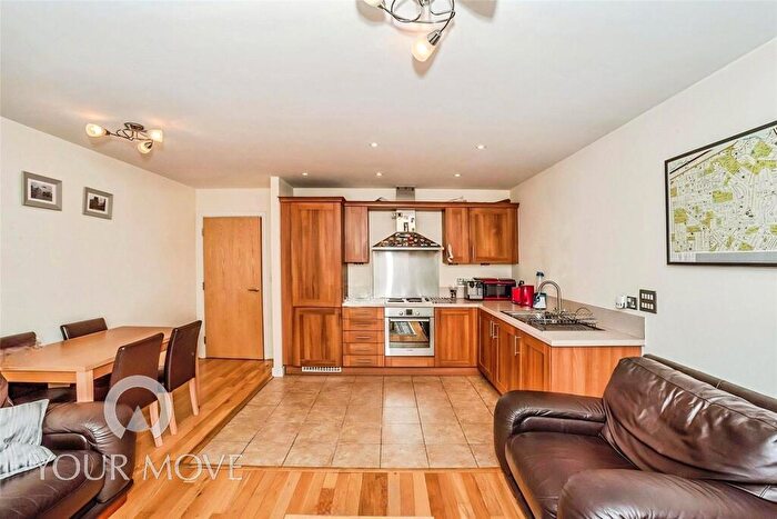 2 Bedroom Flat To Rent In Carmichael Avenue, Greenhithe, Kent, DA9