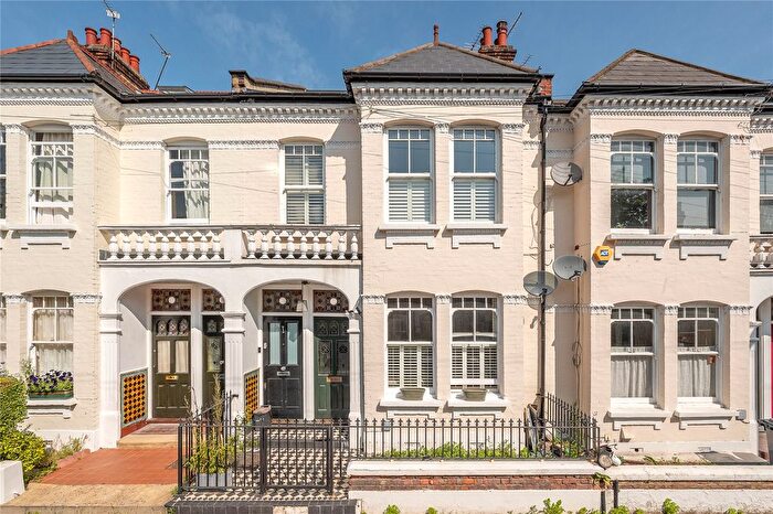 2 Bedroom Flat To Rent In Hambalt Road, London, SW4