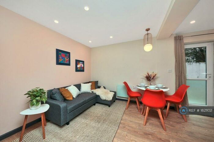 3 Bedroom Flat To Rent In Adrian House, London, E15