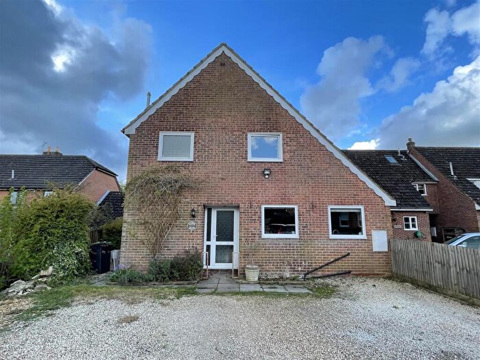 3 Bedroom Detached House For Sale In The Common, Winterslow, SP5