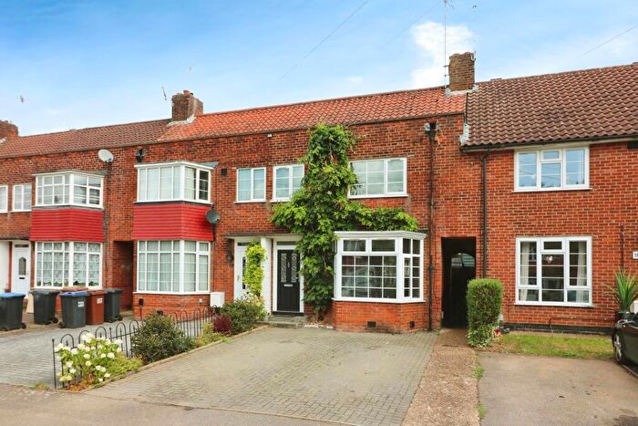 3 Bedroom Terraced House For Sale In Newfields, Welwyn Garden City, Herts, AL8