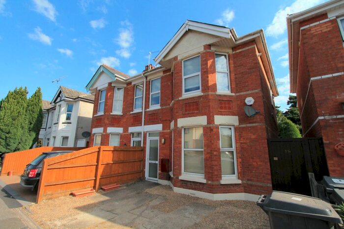 2 Bedroom Flat To Rent In Talbot Road, Winton, Bournemouth, BH9